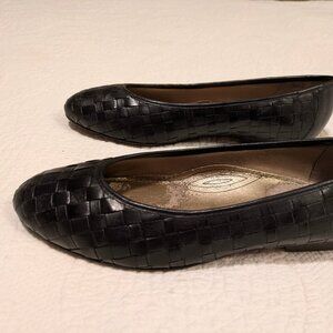 Cobbie Cuddlers Vintage Black Woven Leather Flats Shoes Size 8